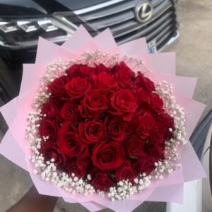 30 Stems Roses with Gypso